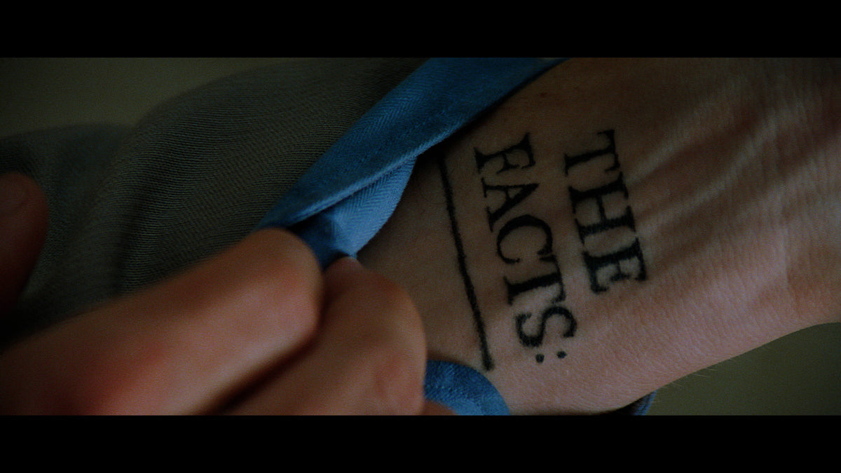 Still from KEEPSAKES: Christopher Nolan's Memento 25th Anniversary (2000) 4K & Blu-ray Collector's Editions (+All Merch)