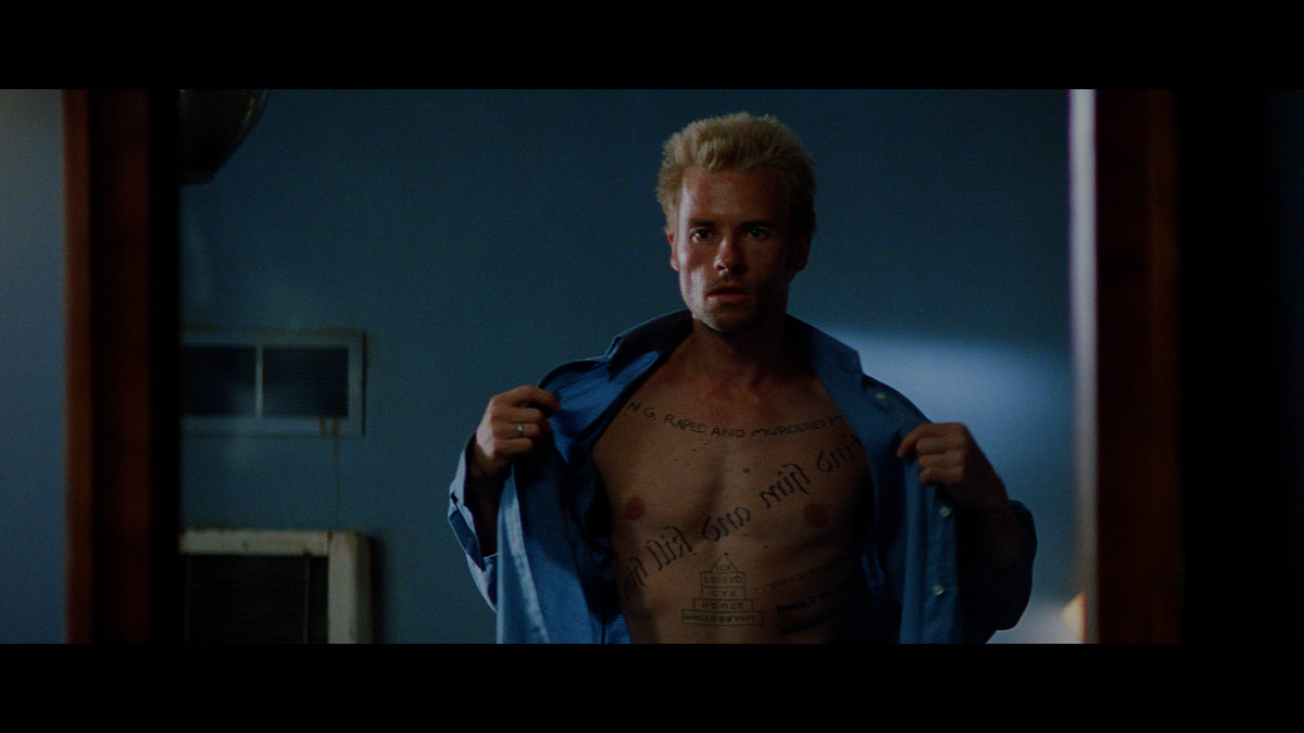 Still from KEEPSAKES: Christopher Nolan's Memento 25th Anniversary (2000) 4K & Blu-ray Collector's Editions (+All Merch)